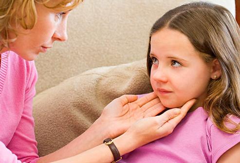 Πώς να αντιμετωπίσετε τη φαρυγγίτιδα σε ένα παιδί;